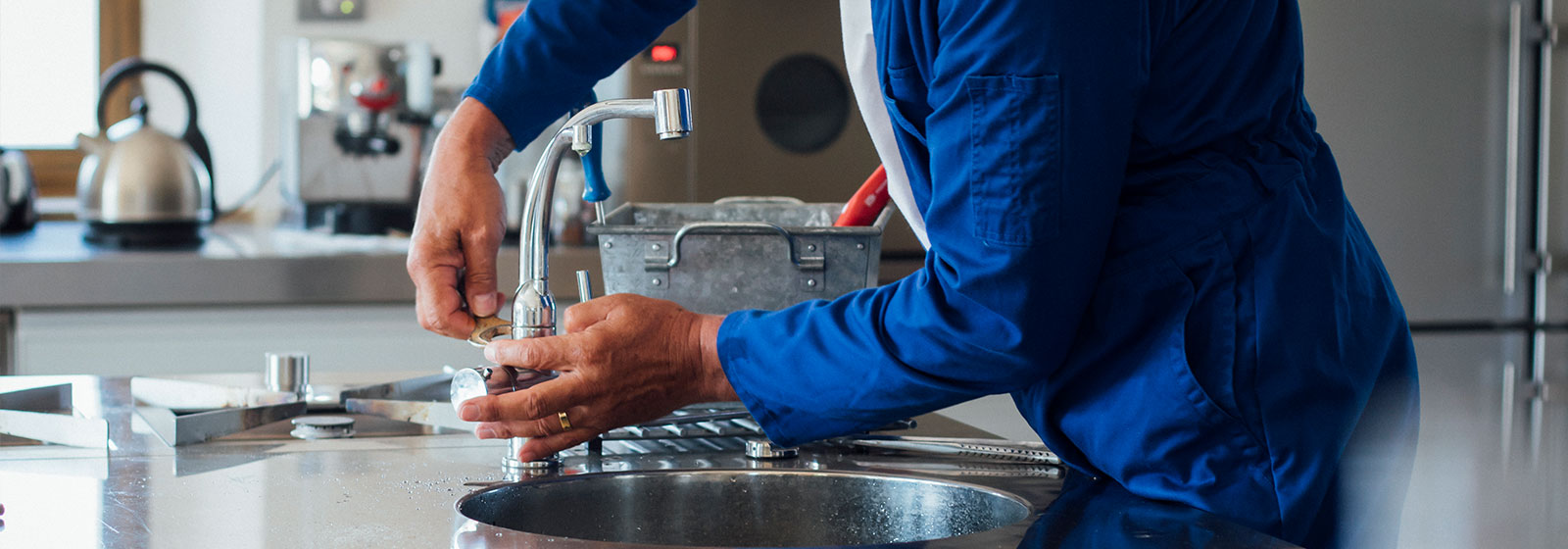 Plumbing expert replacing faucet